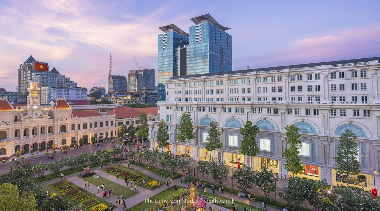 Nguyen Hue Walking Street: Beauty, Cuisine, and Experience in Ho Chi Minh City