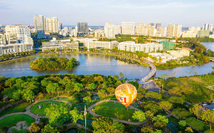 Khám phá nhanh công viên cầu Ánh Sao - Hồ Bán Nguyệt