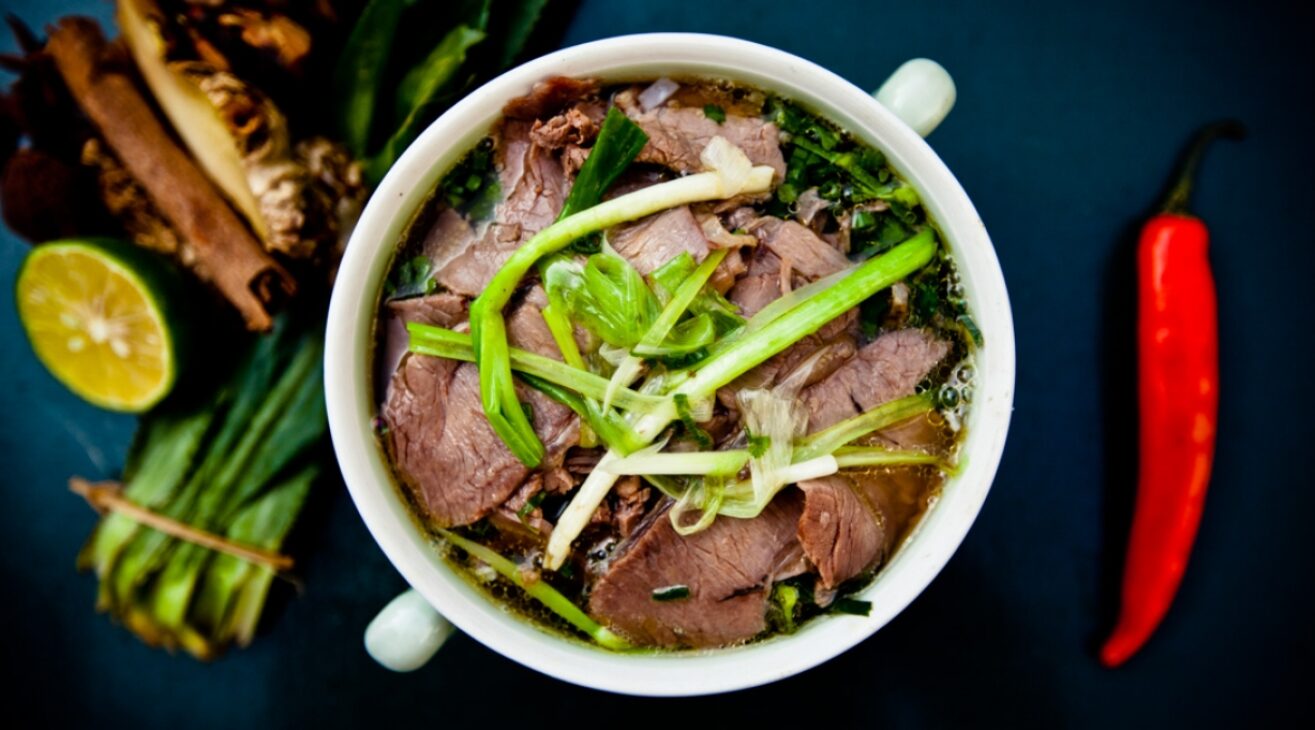 Top 10 món ăn ngon bạn phải thử khi đến Thành phố Hồ Chí Minh