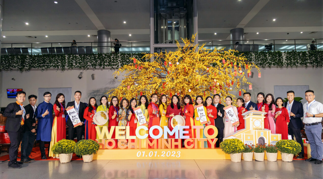 Welcome the first visitors to Ho Chi Minh City in 2023