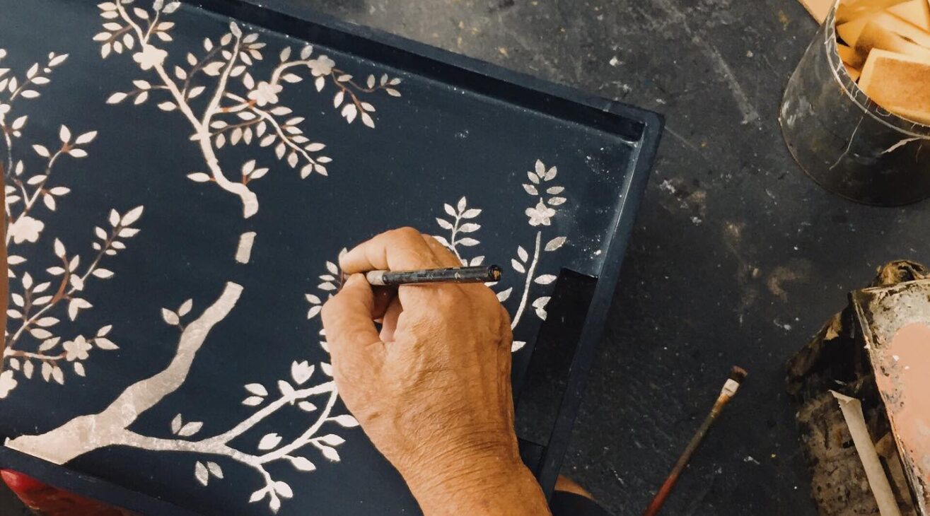 Places to sell souvenirs should not be missed in the city