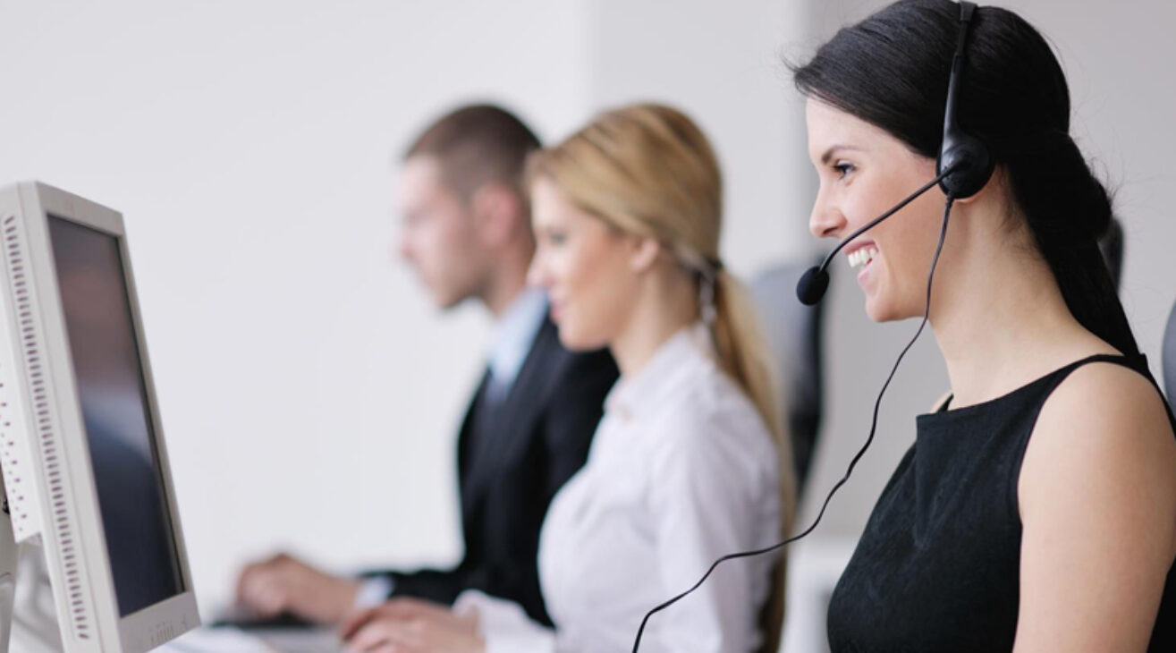 Easy HCMC Travel Tips? Call 1022, Ext. 8!