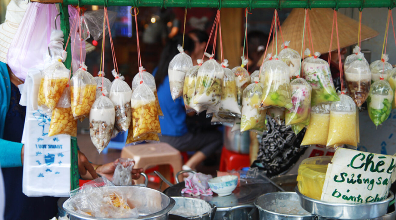 Best 12 Vietnamese Street Foods Under 1 USD