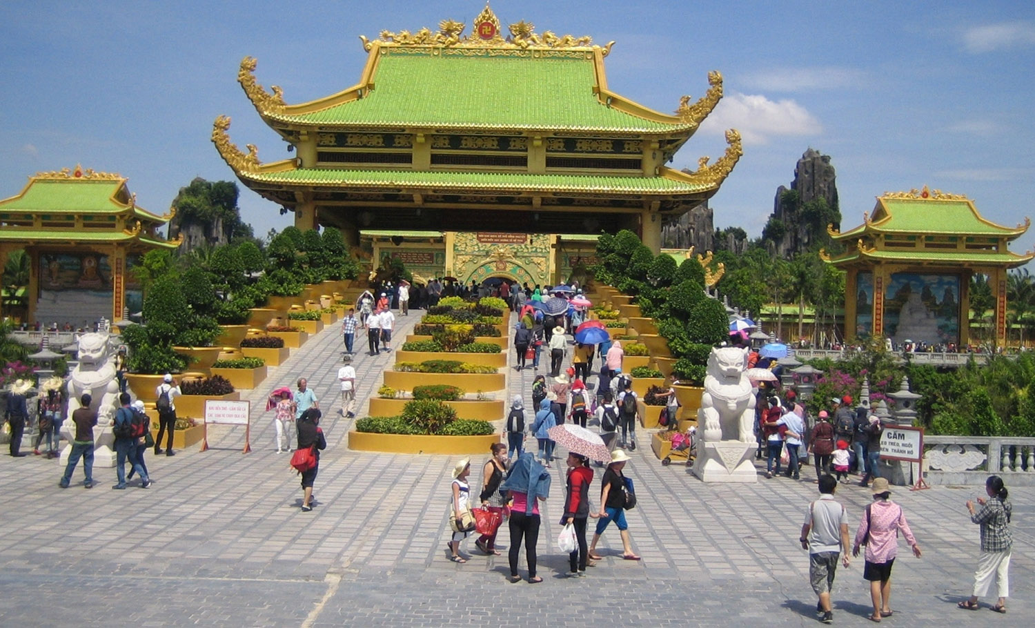 Exploring the Sea-Breezy Bach Dinh and the Dai Nam Temple Masterpiece